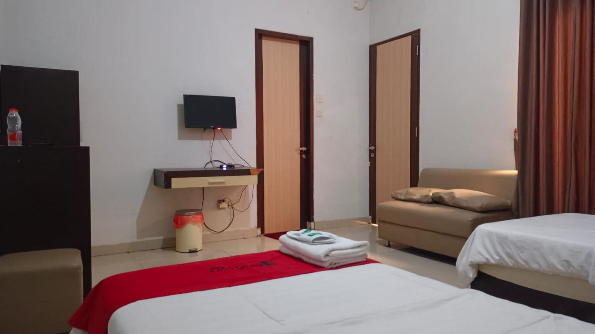 Reddoorz Syariah At Grand Taufiq Tarakan Kültér fotó