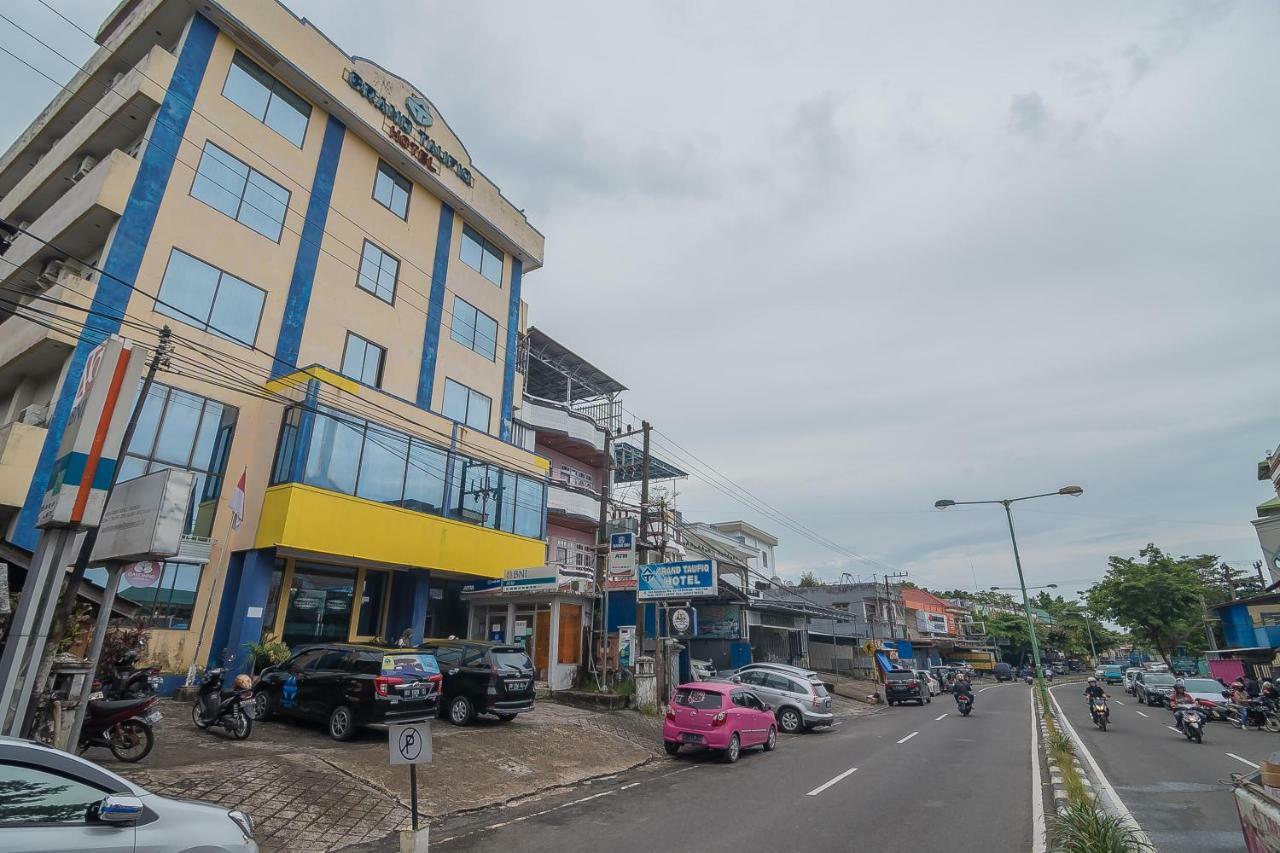 Reddoorz Syariah At Grand Taufiq Tarakan Kültér fotó